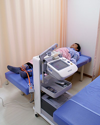 血圧脈波検査装置（血管年齢の測定）